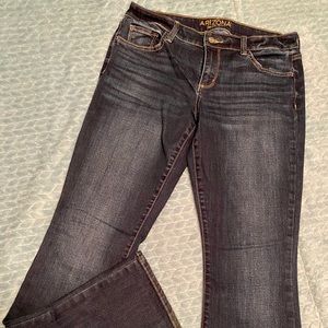 • Arizona Bootcut Jeans •